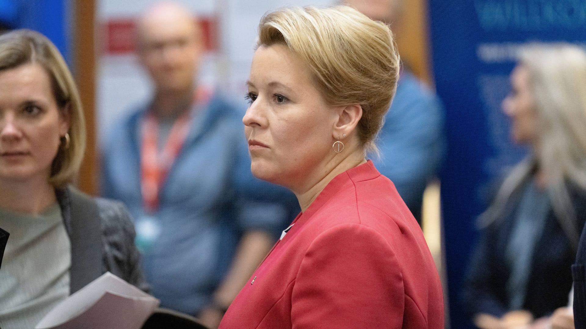 Franziska Giffey (SPD): Nach der Wahlniederlage betont die Bürgermeisterin, dass es um Stabilität gehe. Franziska Giffey (SPD): Nach der Wahlniederlage betont die Bürgermeisterin, dass es um Stabilität gehe.