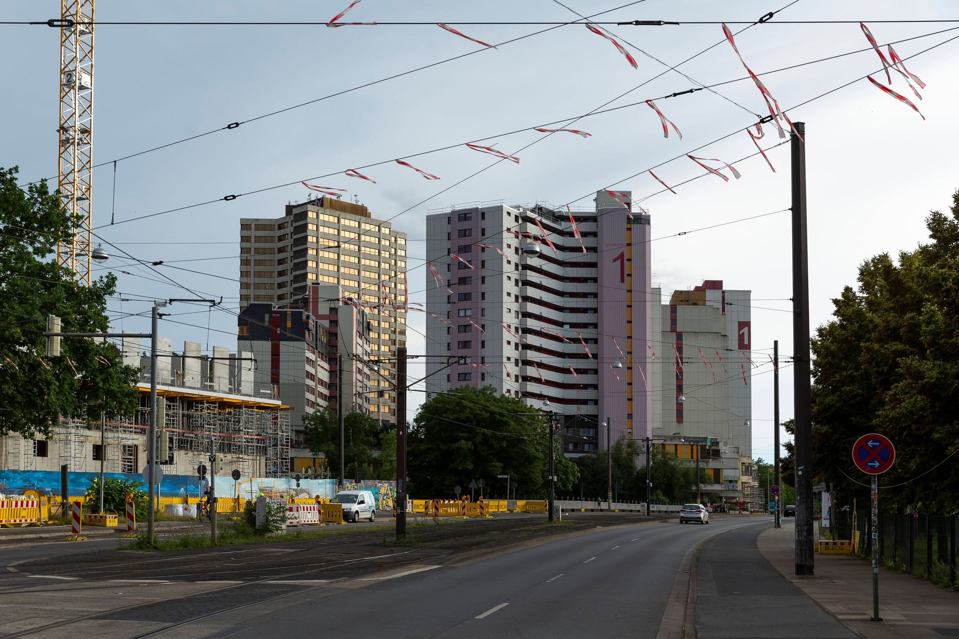 Blick auf das Ihmezentrum aus Richtung Königsworther Straße (Archivbild): Wird der Auto-Verkehr in der Landeshauptstadt in wenigen Jahren drastisch reduziert?