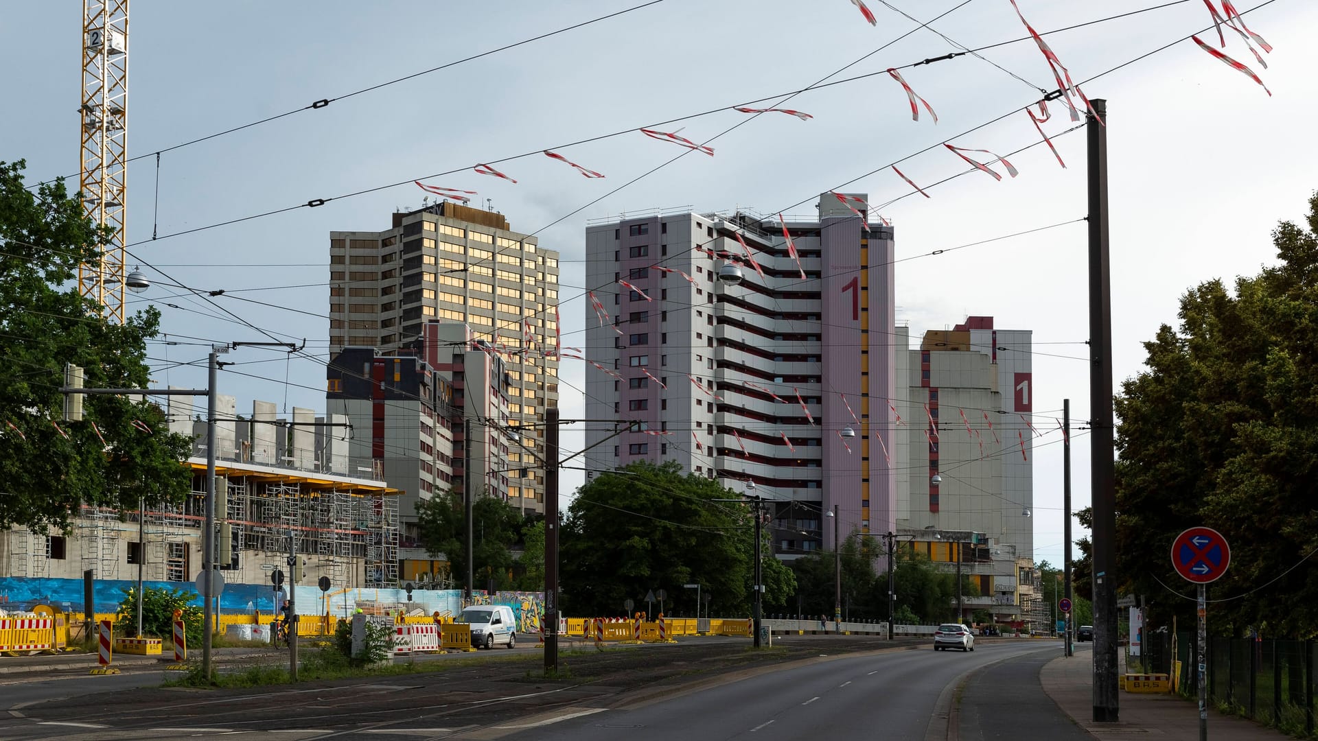 Blick auf das Ihmezentrum aus Richtung Königsworther Straße (Archivbild): Wird der Auto-Verkehr in der Landeshauptstadt in wenigen Jahren drastisch reduziert?