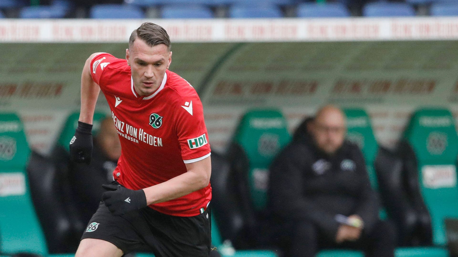 Der Ex-96er Baris Basdas bei einem Ligaspiel in der 2. Bundesliga für Hannover 96 (Archivbild): Bei einem Rettungsversuch soll Basdas sich lebensgefährlich verletzt haben. Der Ex-96er Baris Basdas bei einem Ligaspiel in der 2. Bundesliga für Hannover 96 (Archivbild): Bei einem Rettungsversuch soll Basdas sich lebensgefährlich verletzt haben.