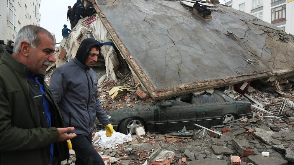 Zerstörte Straße in Diyarbakir: Die türkische Stadt wurde durch das Erbeben verwüstet