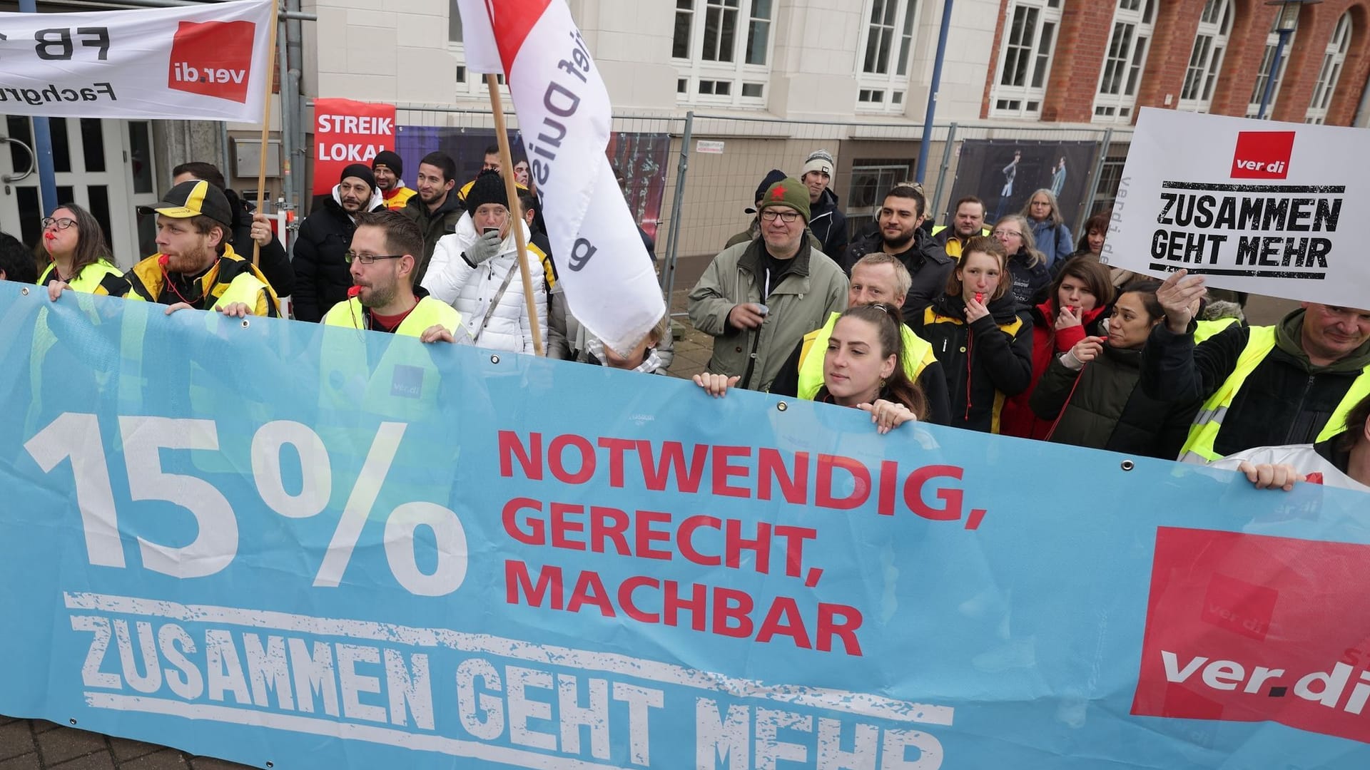 Warnstreiks bei der Deutschen Post - Nordrhein-Westfalen Warnstreiks bei der Deutschen Post - Nordrhein-Westfalen