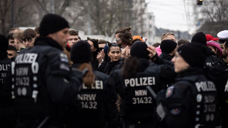 Kön - Altweiberfastnacht auf der Zülpicher Straße