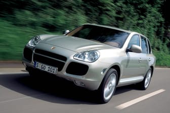 Runder SUV statt Sportbolide: Mit der Premiere des Cayenne löste Porsche einen Trend aus.