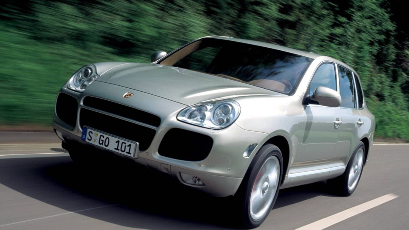 Runder SUV statt Sportbolide: Mit der Premiere des Cayenne löste Porsche einen Trend aus.