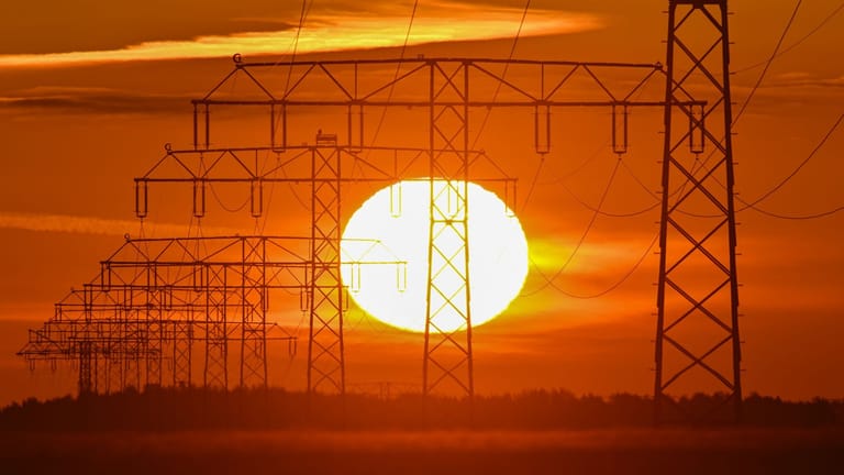 Sonnenaufgang in Brandenburg: UN-Experten sehen mehr Forschung zum sogenannten Solar Geoengineering.