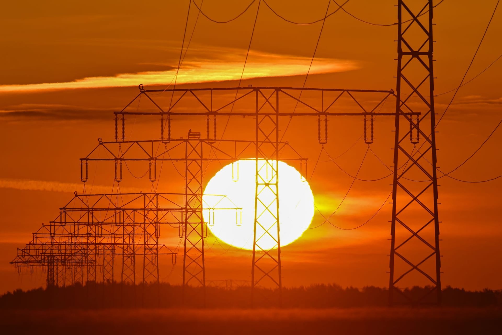 Sonnenaufgang in Brandenburg: UN-Experten sehen mehr Forschung zum sogenannten Solar Geoengineering.