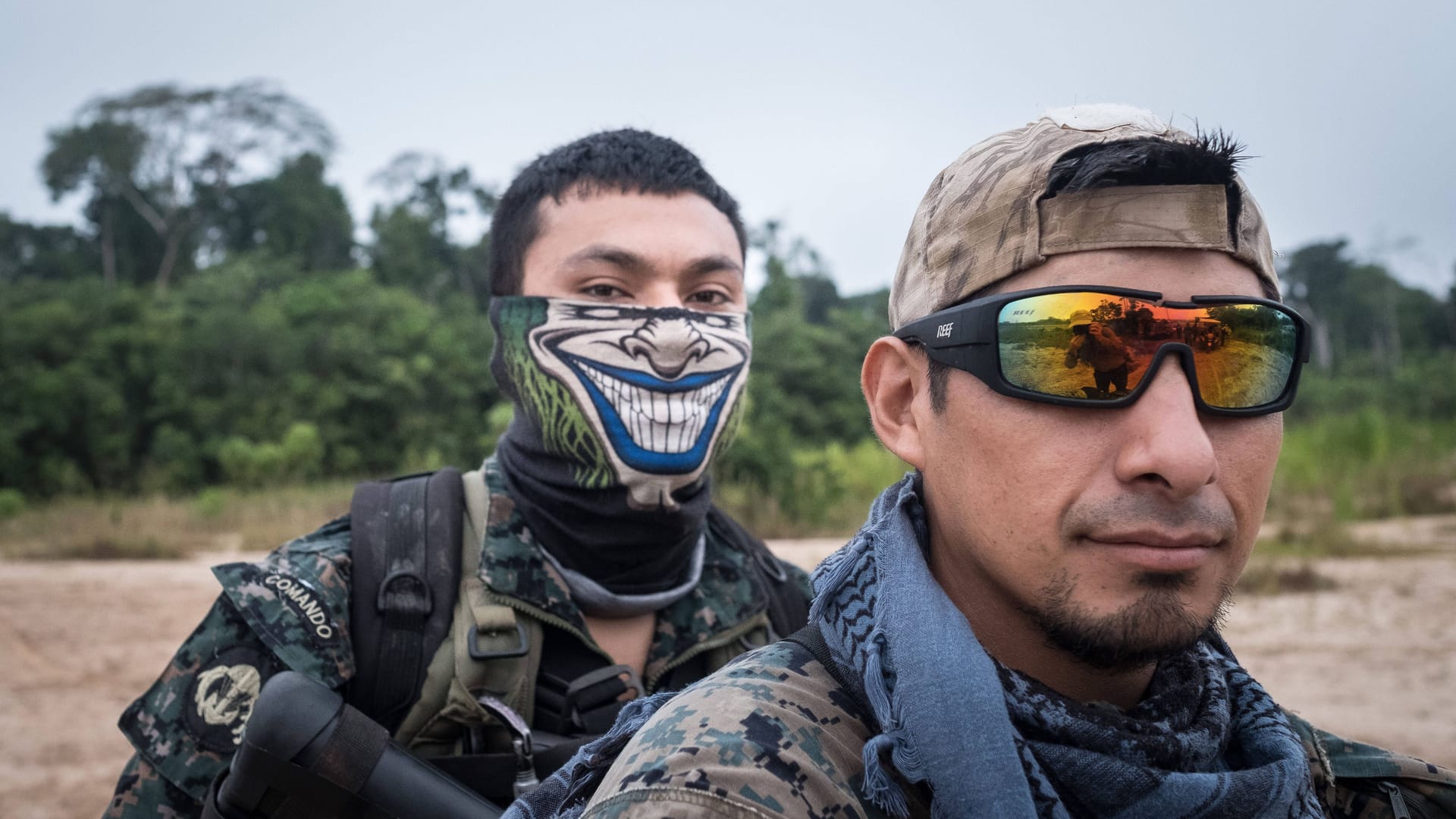 Argentinische Soldaten schützen eine Aufforstung vor Edelmetallräubern. Quelle: imago images)