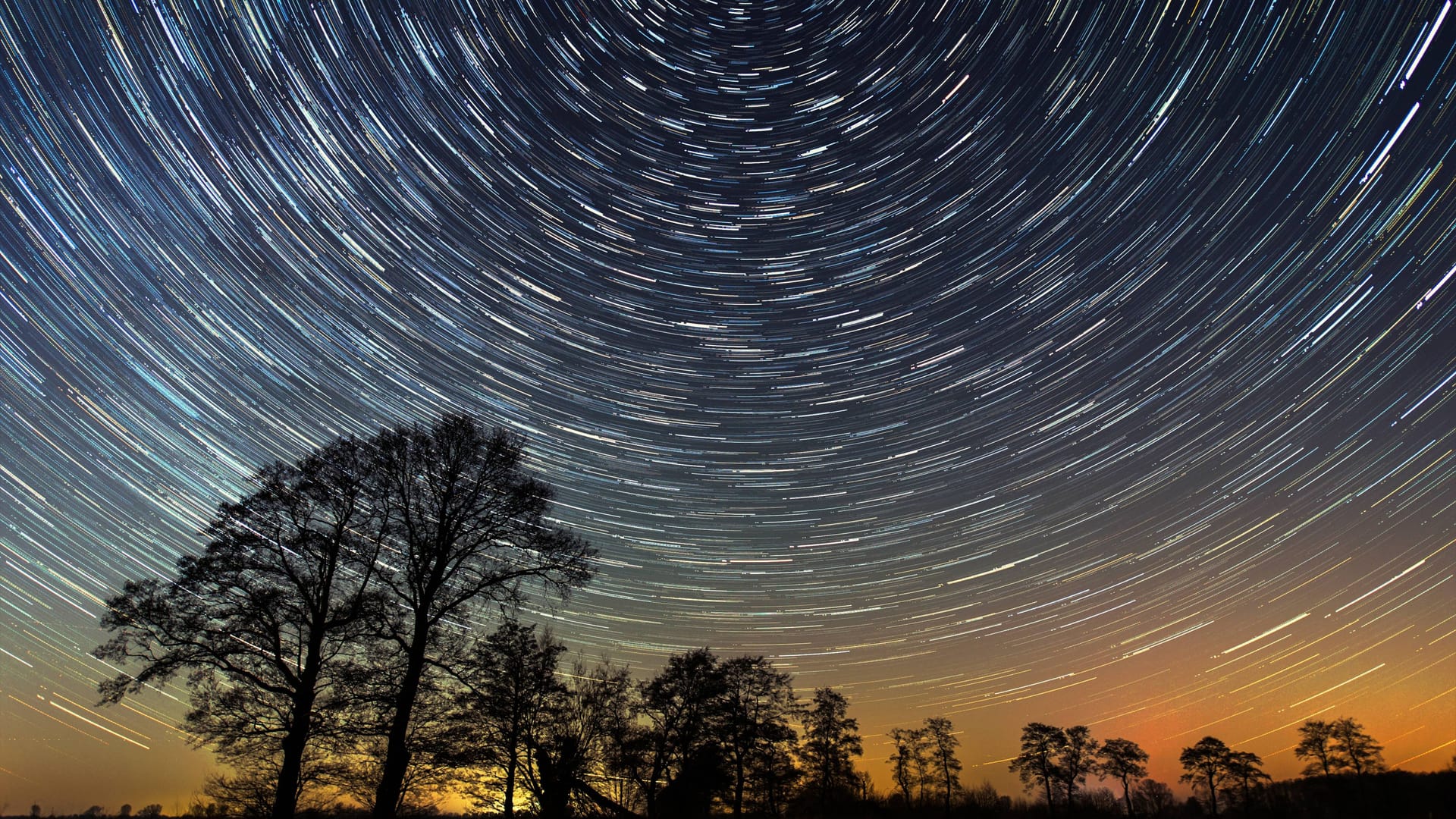 Sternstrichspuren über Niedersachsen: Himmelsphänomene sorgen auch schon mal für einen Hinweis bei der deutschen Ufo-Meldestelle.