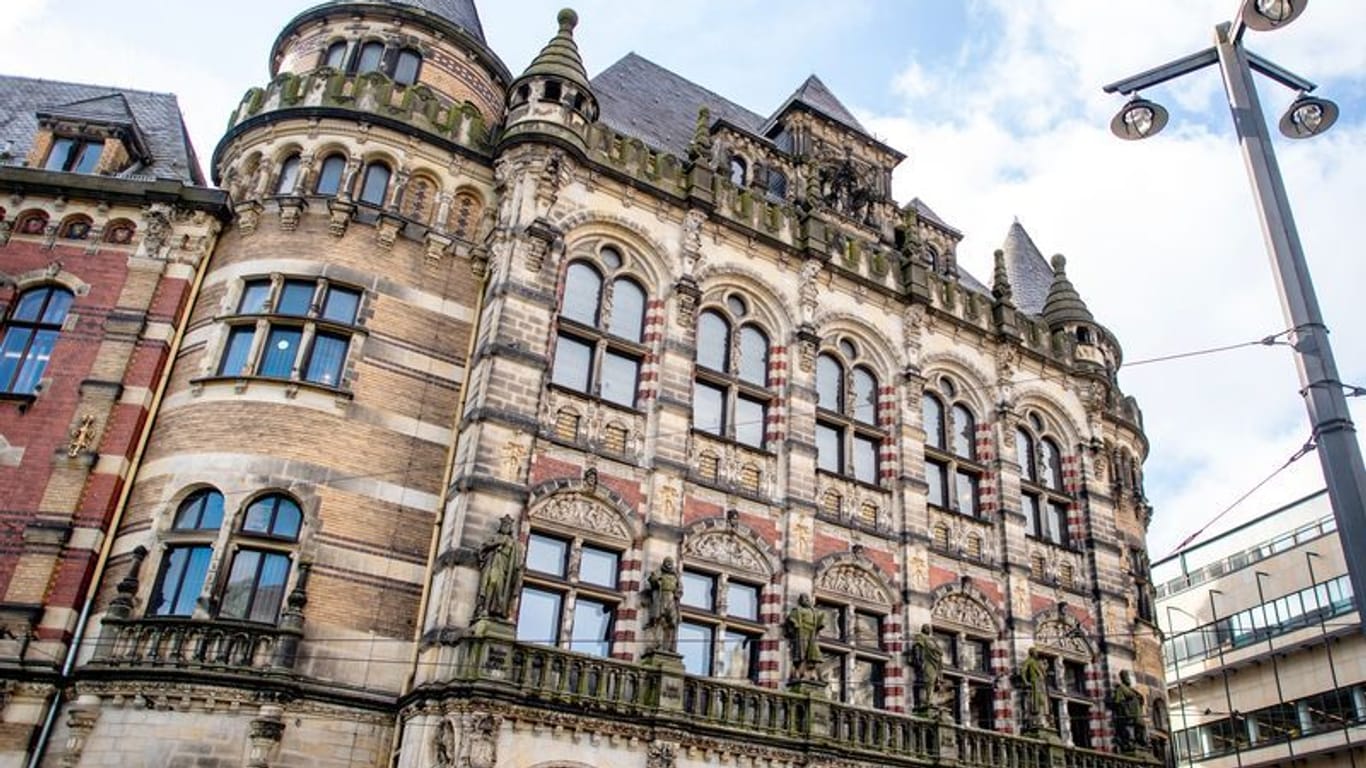 Das historische Gebäude des Bremer Landgerichts (Archivbild): Ein 37 Jahre alter Mann ist zu einer Freiheitsstrafe von acht Jahren verurteilt worden.