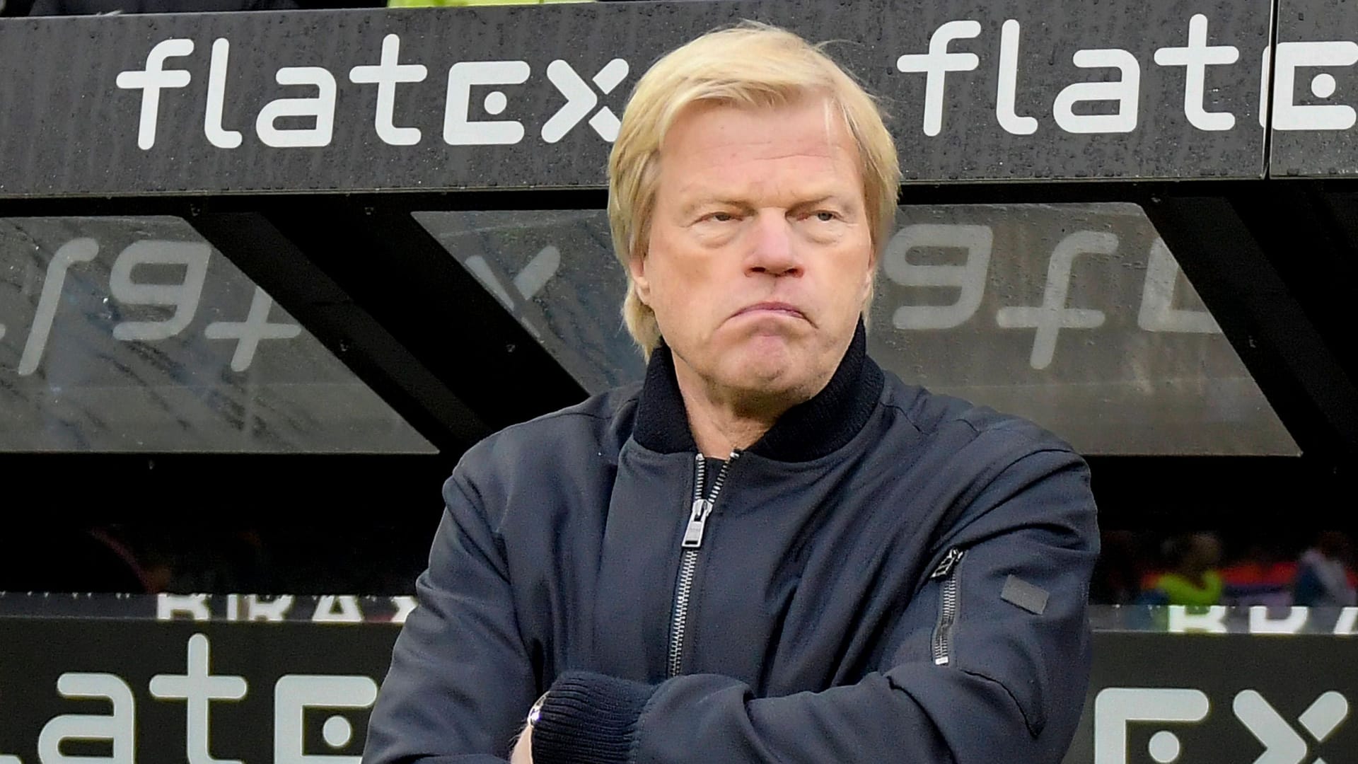 Oliver Kahn: Der Vorstandsboss des FC Bayern musste sich nach dem 2:3 in Gladbach auch noch den Spott des Gegners gefallenlassen.