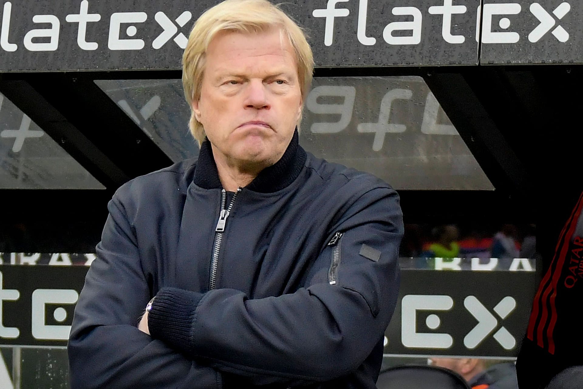 Oliver Kahn: Der Vorstandsboss des FC Bayern musste sich nach dem 2:3 in Gladbach auch noch den Spott des Gegners gefallenlassen.