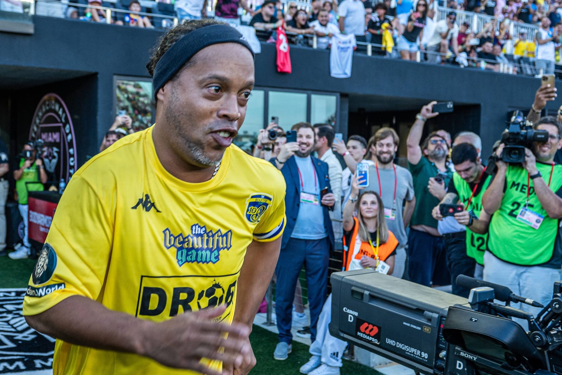 Ronaldinho bei einem Freizeitspiel im Sommer 2022: Der Brasilianer ist bald häufiger am Ball zu sehen.