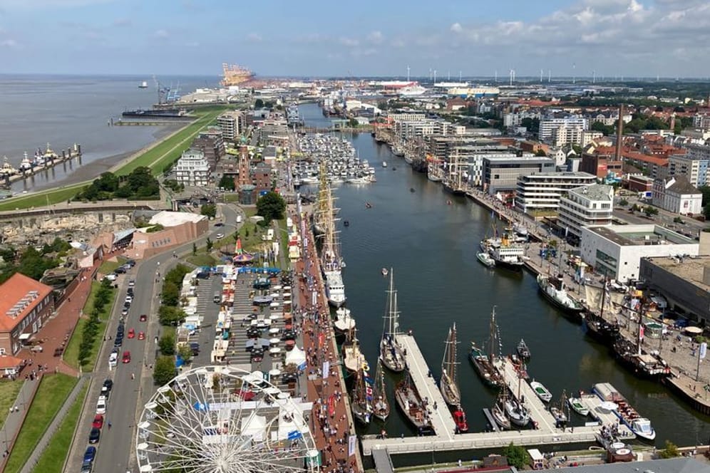 Blick über den Alten Hafen von Bremerhaven (Symbolbild): Die Seestadt geöhrt Bremen – eigentlich.