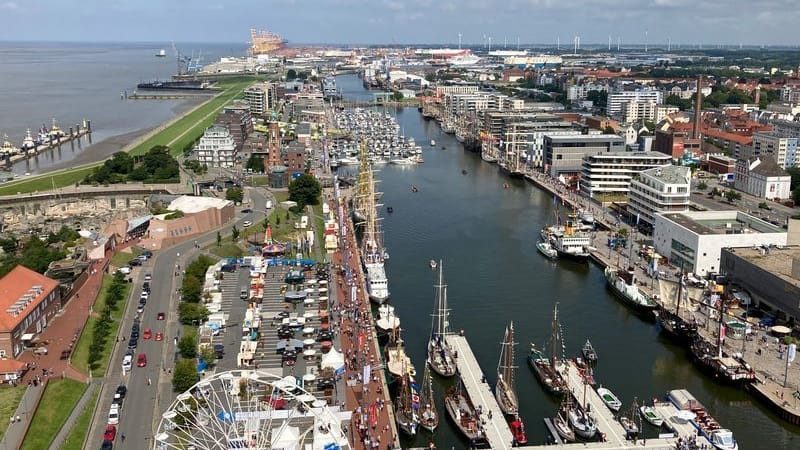 Blick über den Alten Hafen von Bremerhaven (Symbolbild): Die Seestadt geöhrt Bremen – eigentlich.