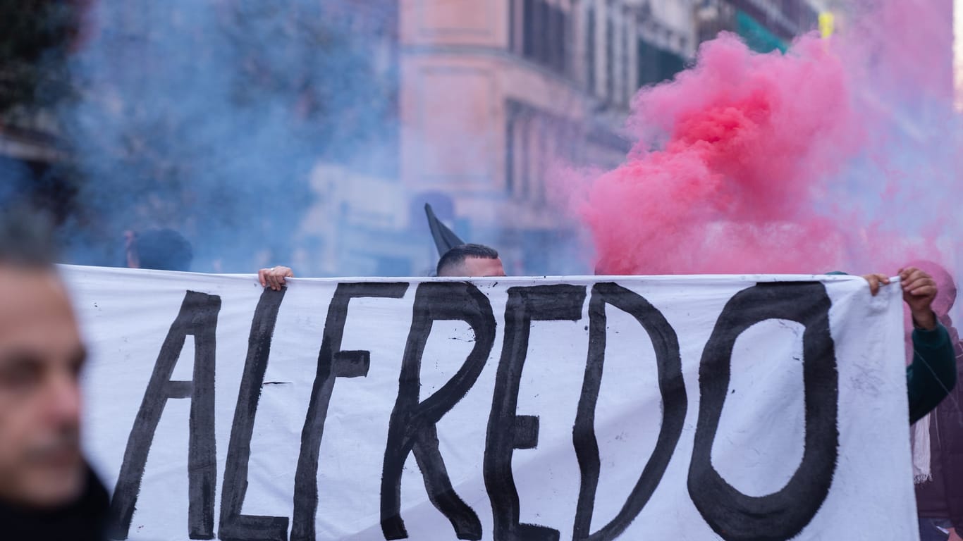 Demonstration in Solidarität mit Alfredo Cospito: Der Anarchist könnte in Italien zum Märtyrer werden.