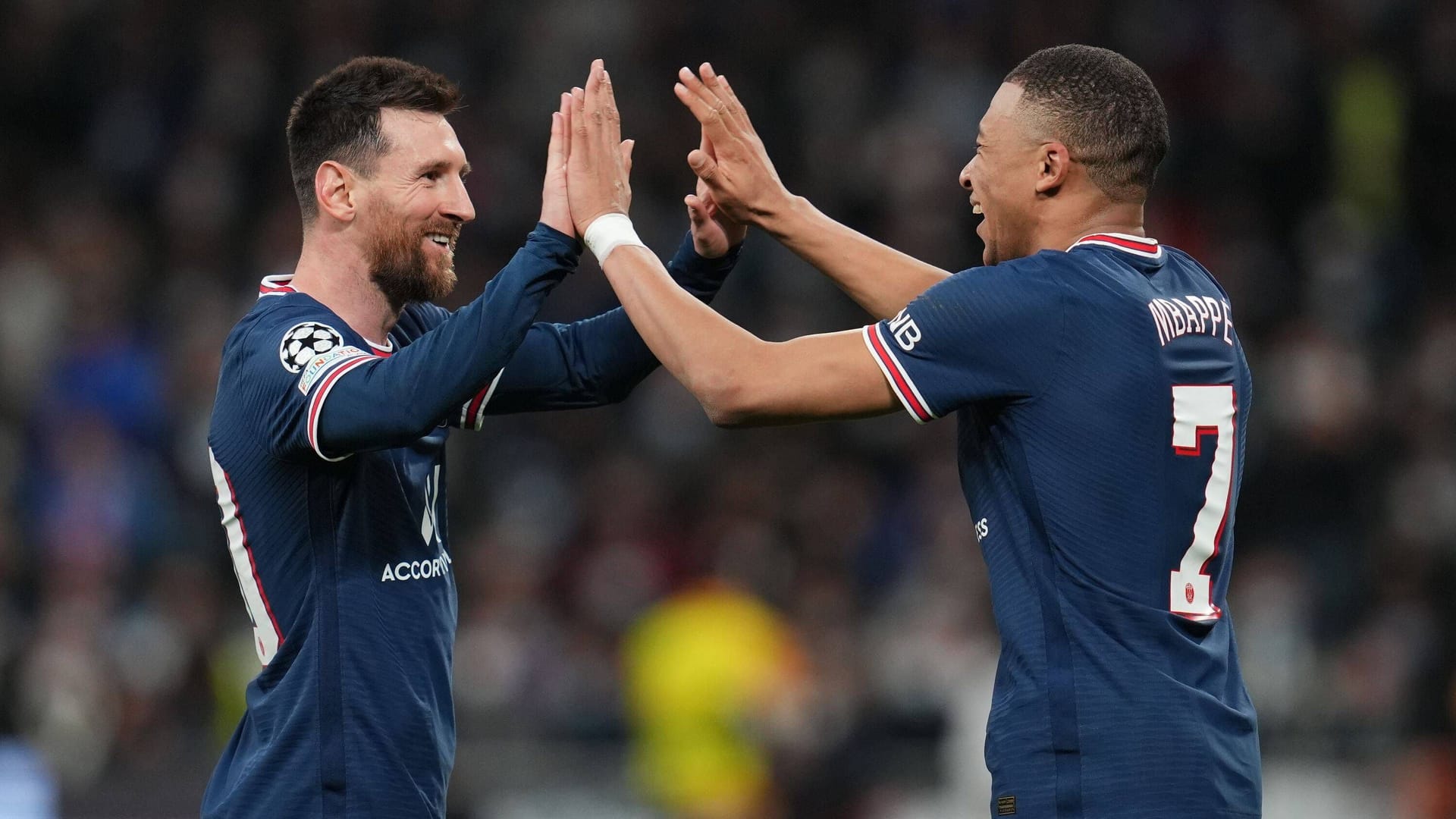 Lionel Messi (l.) und Kylian Mbappé: Die beiden angeschlagenen Superstars könnten gegen den FC Bayern auflaufen. Lionel Messi (l.) und Kylian Mbappé: Die beiden angeschlagenen Superstars könnten gegen den FC Bayern auflaufen.