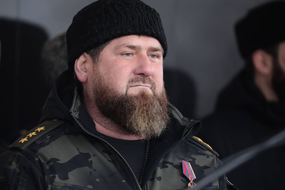 Tschetschenische Staatschef Ramsan Kadyrow: Kadyrow stellt sich hinter das russische Verteidigungsministerium.
