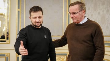 Boris Pistorius (right), Federal Minister of Defence, with Volodymyr Zelenskyy, President of Ukraine, in the Presidential Palace in Kiev on Tuesday. (Source: Kay Nietfeld) urn:newsml:dpa.com:20090101:230207-921-009401
