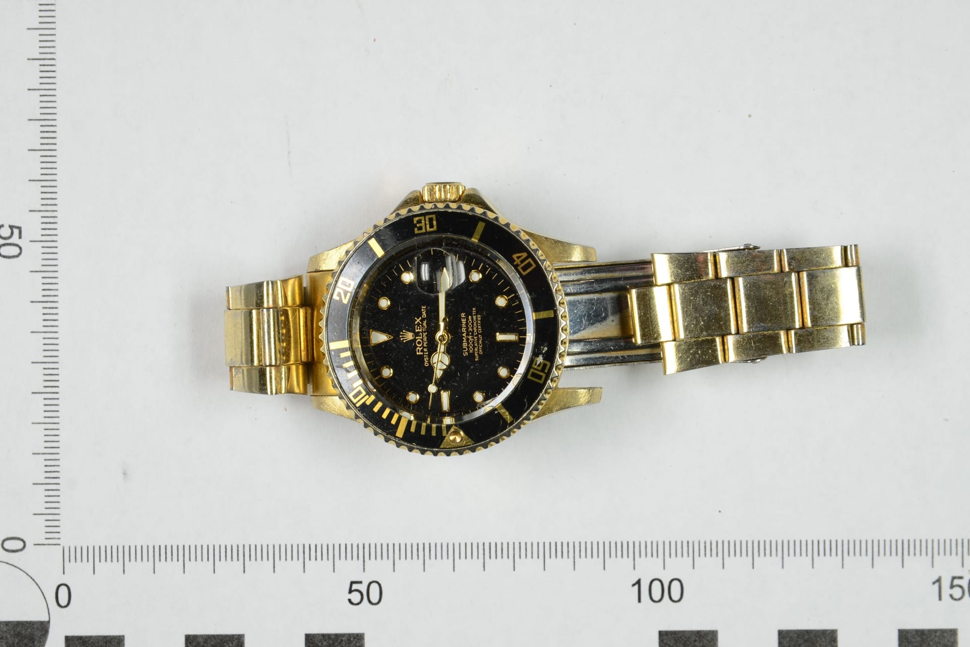 Teures Diebesgut: Unter den sichergestellten Gegenständen war auch diese Rolex, Modell "Oyster Perpetual Submariner". Ähnliche Modelle werden im Netz für mehrere zehntausend Euro angeboten.