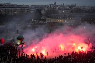 Protest gegen die geplante Rentenreform in Paris.