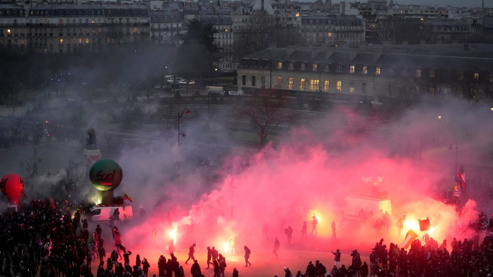 Protest gegen die geplante Rentenreform in Paris.