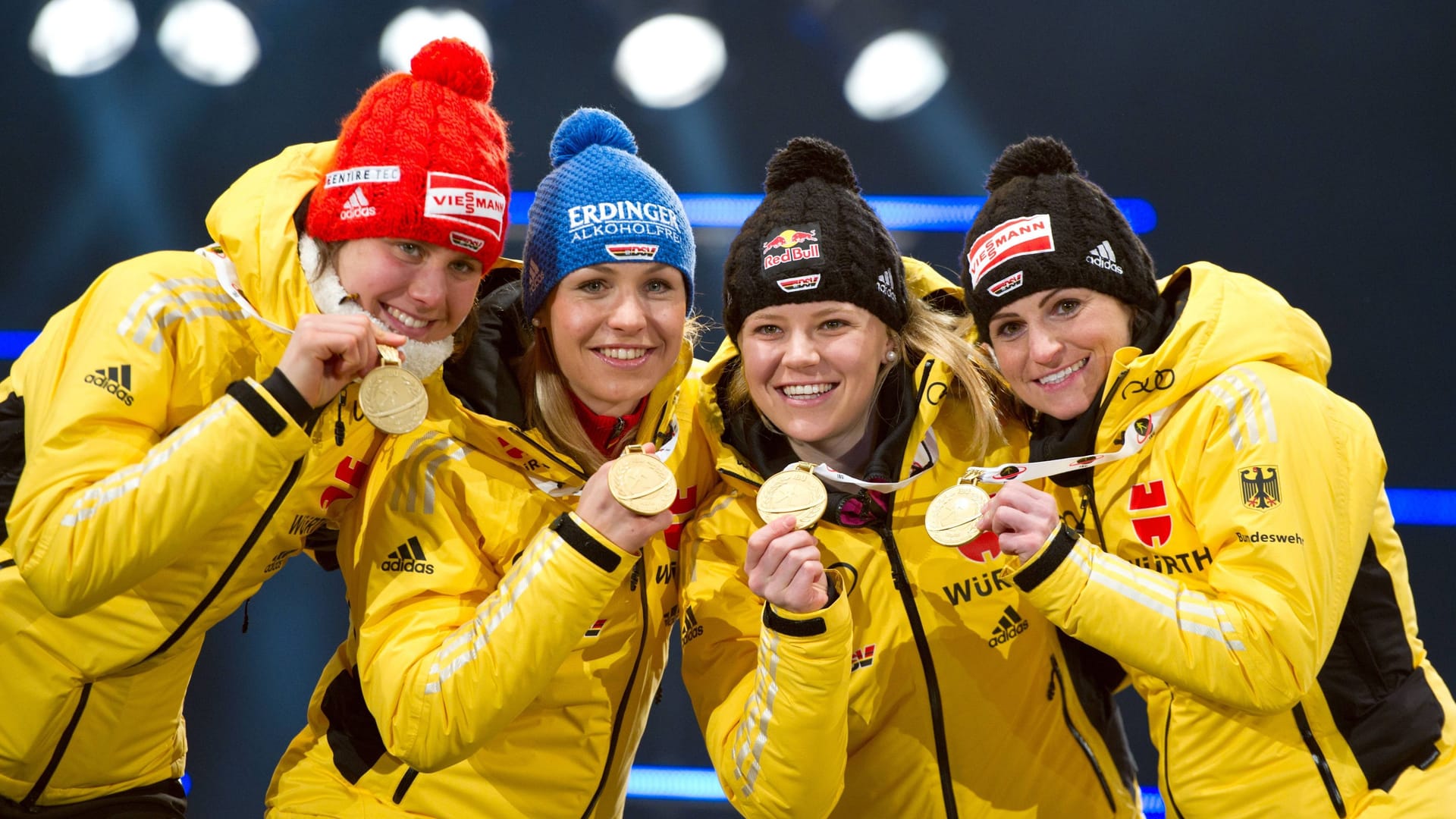 Miriam Neureuther (2 v. r.) bei der WM 2012 mit ihren Staffel-Kolleginnen Tina Bachmann, Magdalena Neuner und Andrea Henkel.