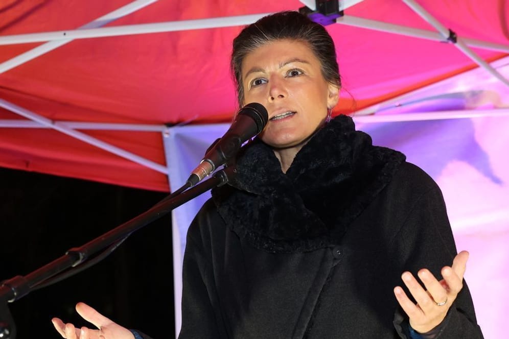 Sahra Wagenknecht verlangt den Stopp von Waffenlieferungen an die Ukraine.