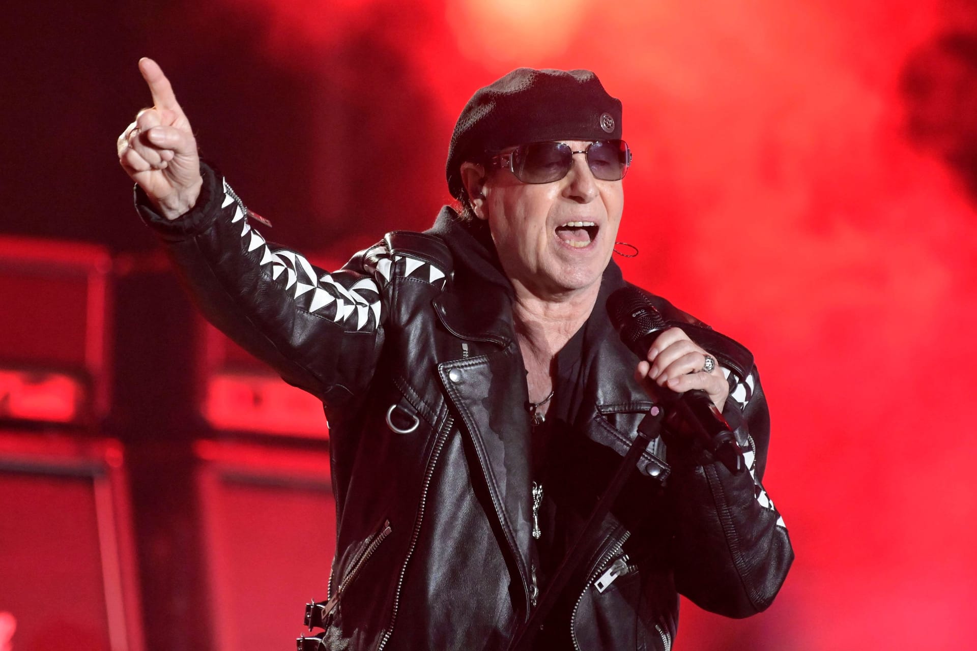 Frontmann Klaus Meine von den Scorpions (Archivbild): Die Band aus Hannover kann sich rühmen, einen der erfolgreichsten deutschen Songs aller Zeiten auf Youtube veröffentlicht zu haben.