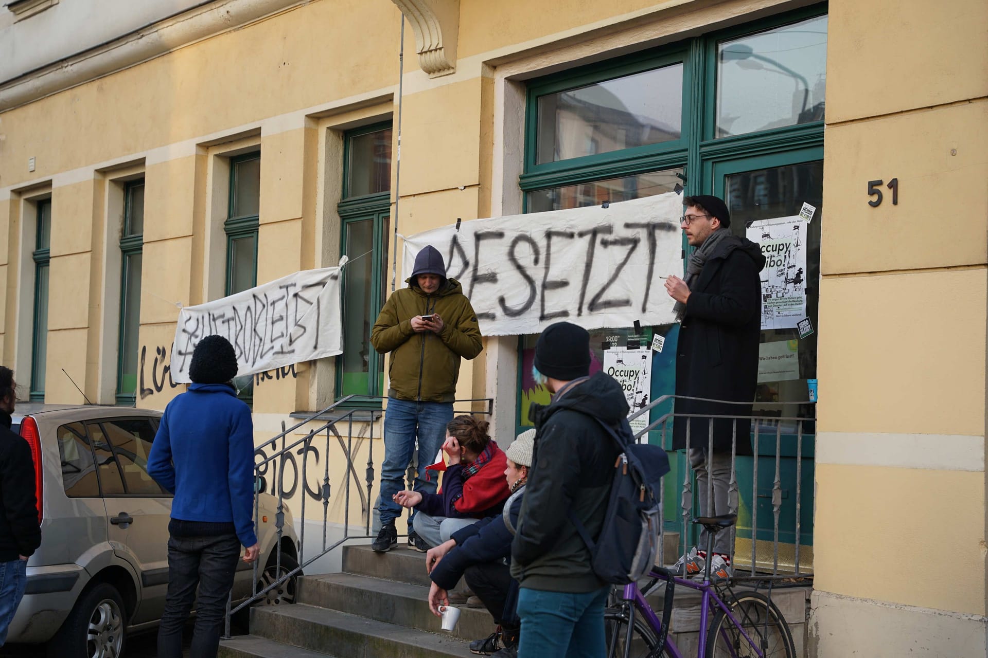 Die Besetzer: Sie fordern einen Räumungsstopp des "Heibo" und ein Gespräch mit dem Umweltminister und obersten Dienstherren des Sachsenforstes, Wolfram Günther (Grüne).