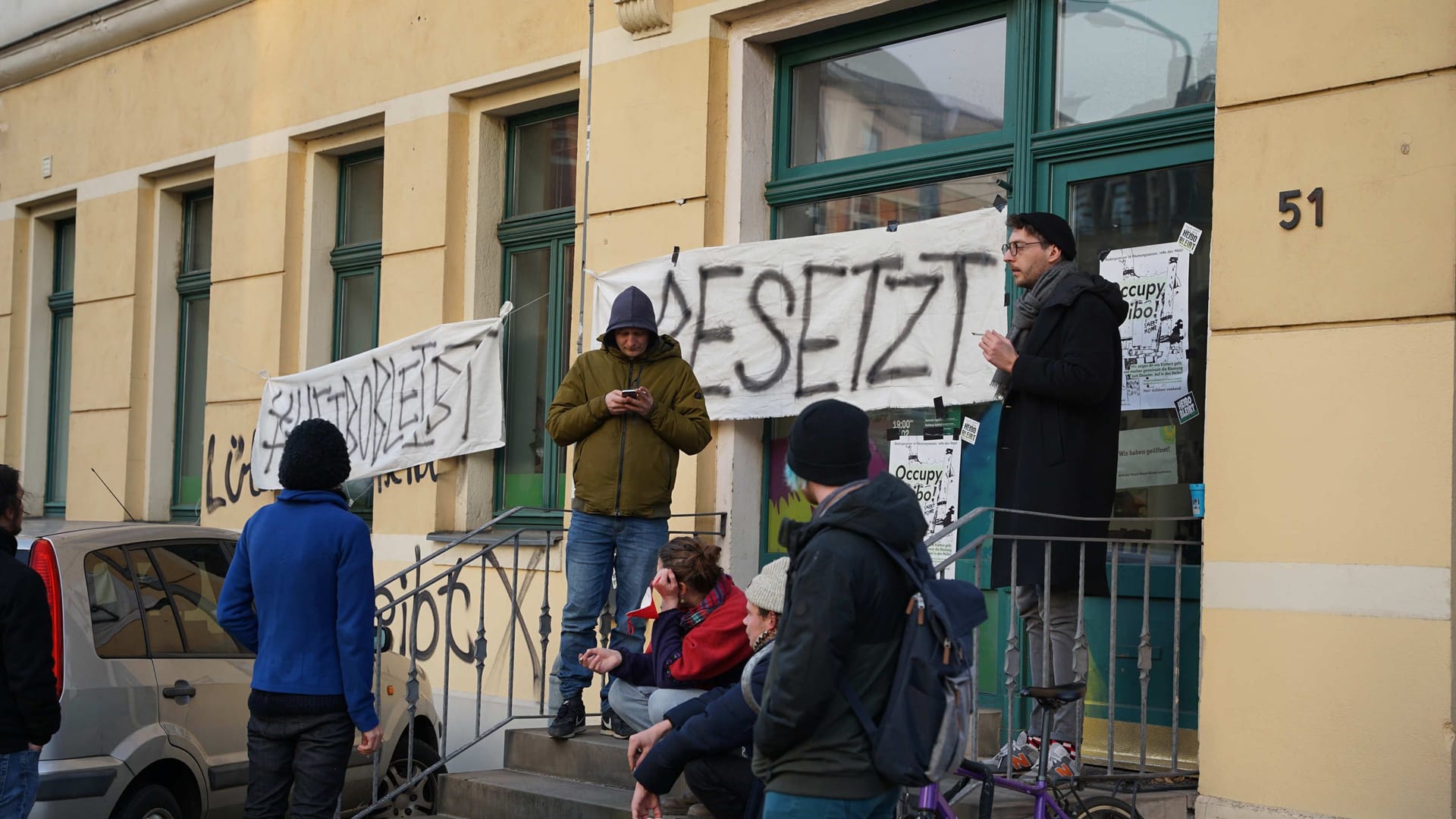 Die Besetzer: Sie fordern einen Räumungsstopp des "Heibo" und ein Gespräch mit dem Umweltminister und obersten Dienstherren des Sachsenforstes, Wolfram Günther (Grüne).