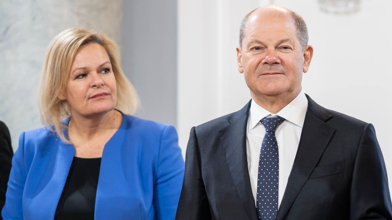 Innenministerin Nancy Faeser neben Kanzler Olaf Scholz: Sie musste in den vergangenen Tagen viel Kritik für ihre Migrationspolitik einstecken.