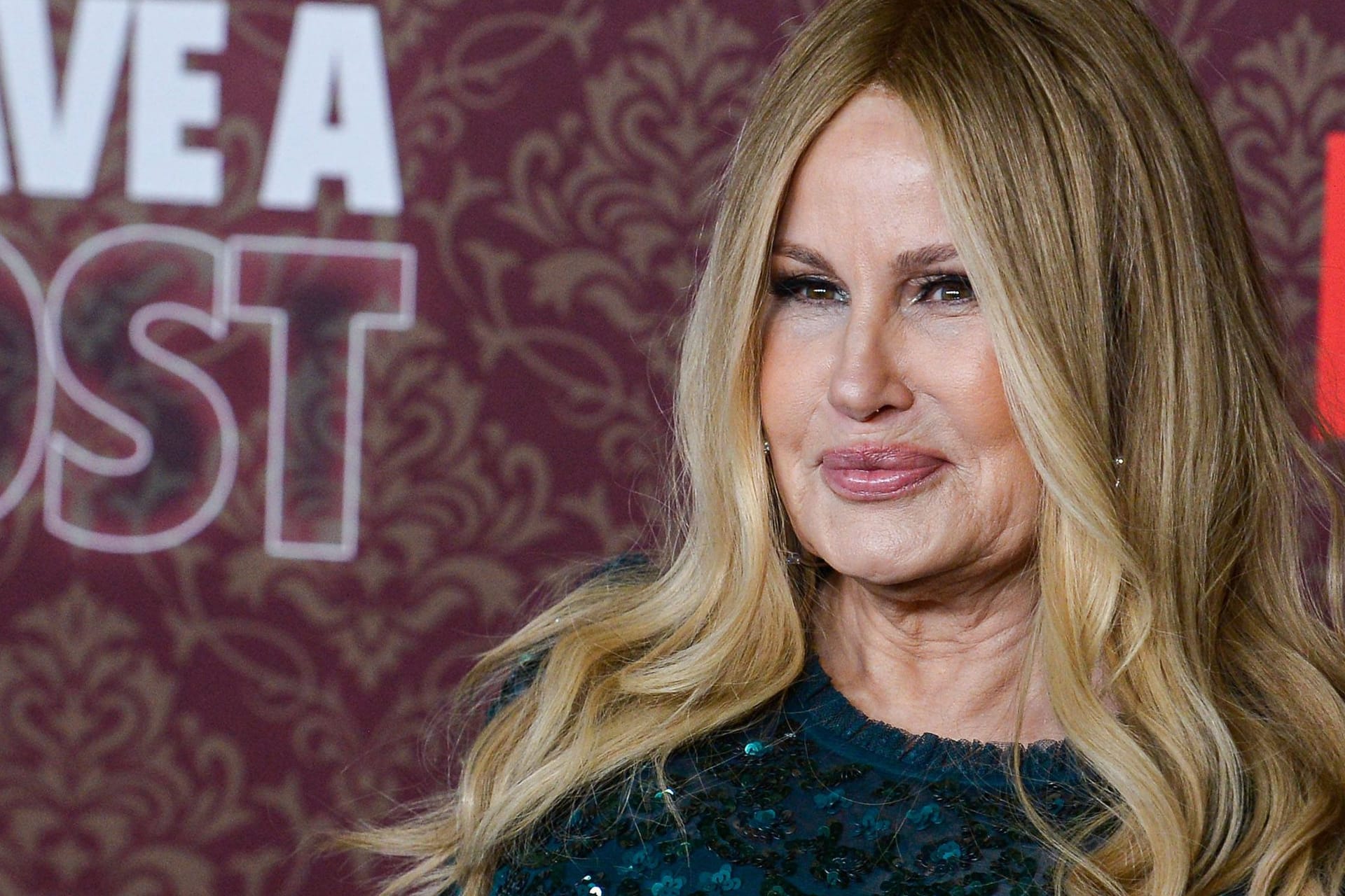 Ganz in Grün: Jennifer Coolidge bei der Premiere des Netflix-Films "We Have a Ghost".