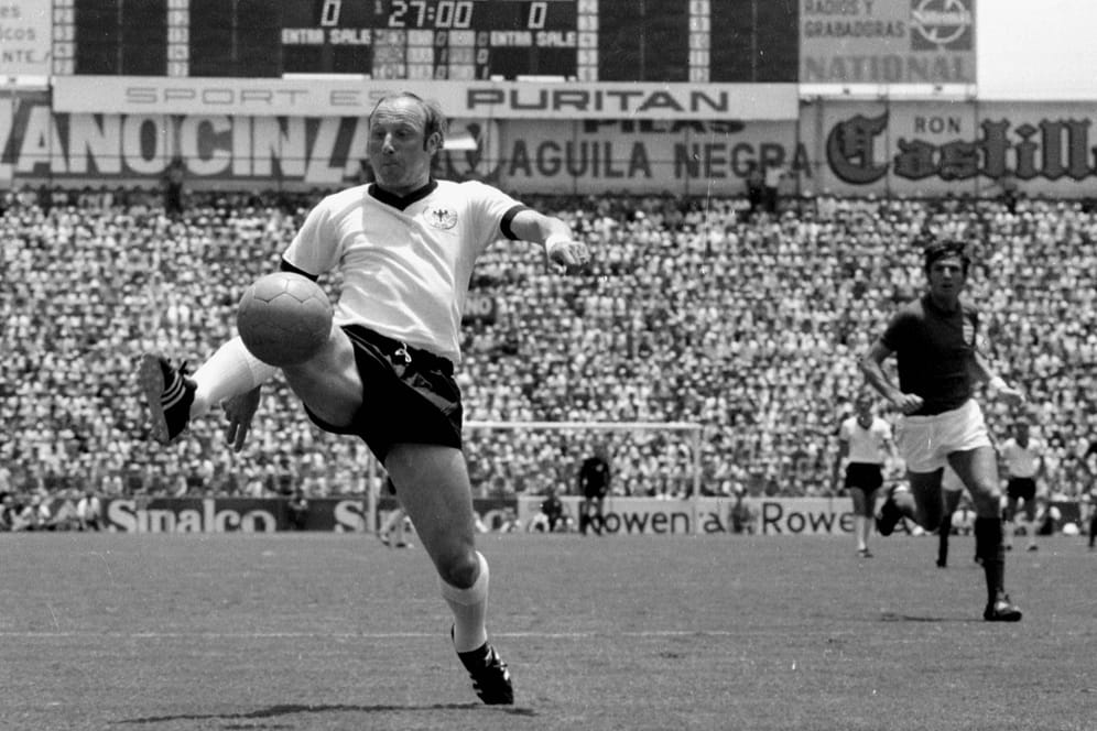 Uwe Seeler bei der WM1970 im Viertelfinale gegen England (Archivbild): "Uns Uwe" wurde in die Hall of Fame der DFB-Elf aufgenommen.