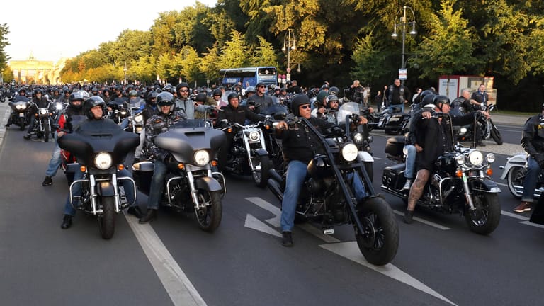 Hells Angels Motorrad-Korso durch Berlin (Archivbild): In Niedersachsen breiten sich verschiedene Motorradclubs immer weiter aus.