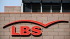 Logo der LBS Bayern (Symbolbild): Die Bausparkasse will keine Jahresentgelte erstatten.
