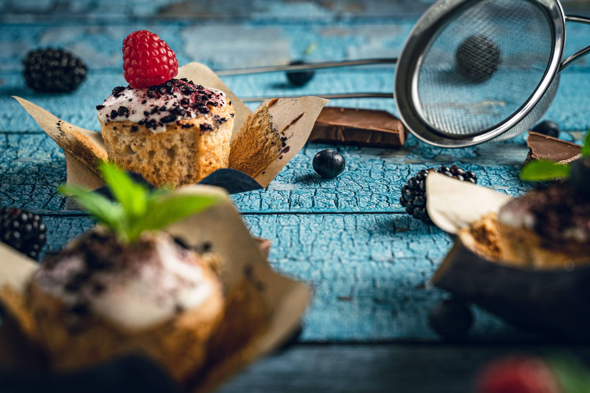 Vegane Muffins mit Schokolade und Beeren (Symbolbild): Bäcker Göing bietet in seiner neuen Filiale nur vegane Backwaren an.