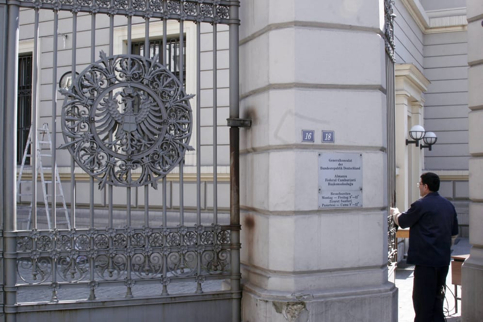 Der Eingang des deutschen Konsulats in Istanbul (Archivbild): Es ist aus Sicherheitsgründen geschlossen worden.