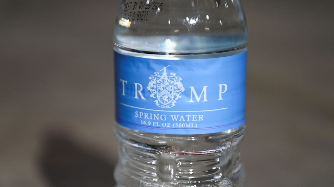 Wasser auf die Mühlen der Enttäuschten: "Trump Spring Water"