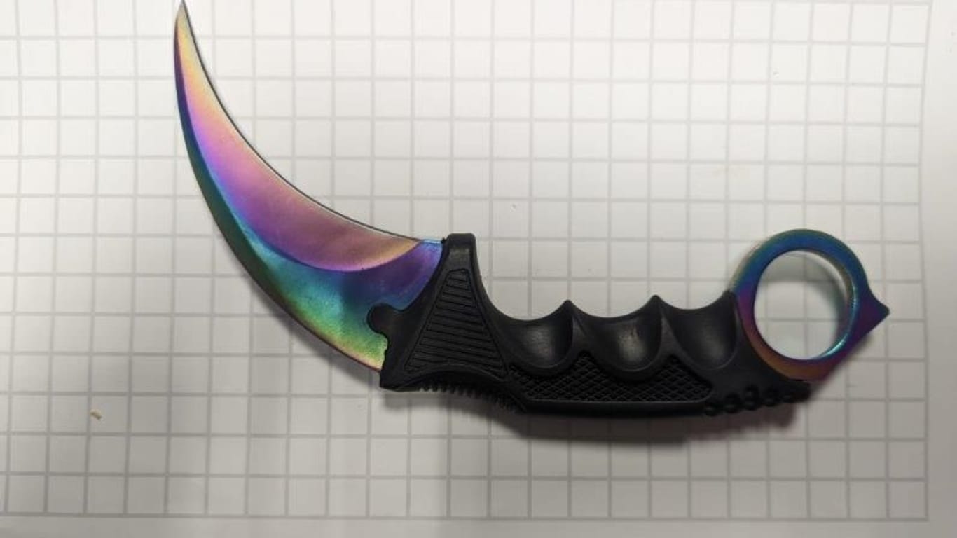 Bundespolizei beschlagnahmt Messer: Die gebogene Klinge wurde ursprünglich in Asien zur Reisernte genutzt.