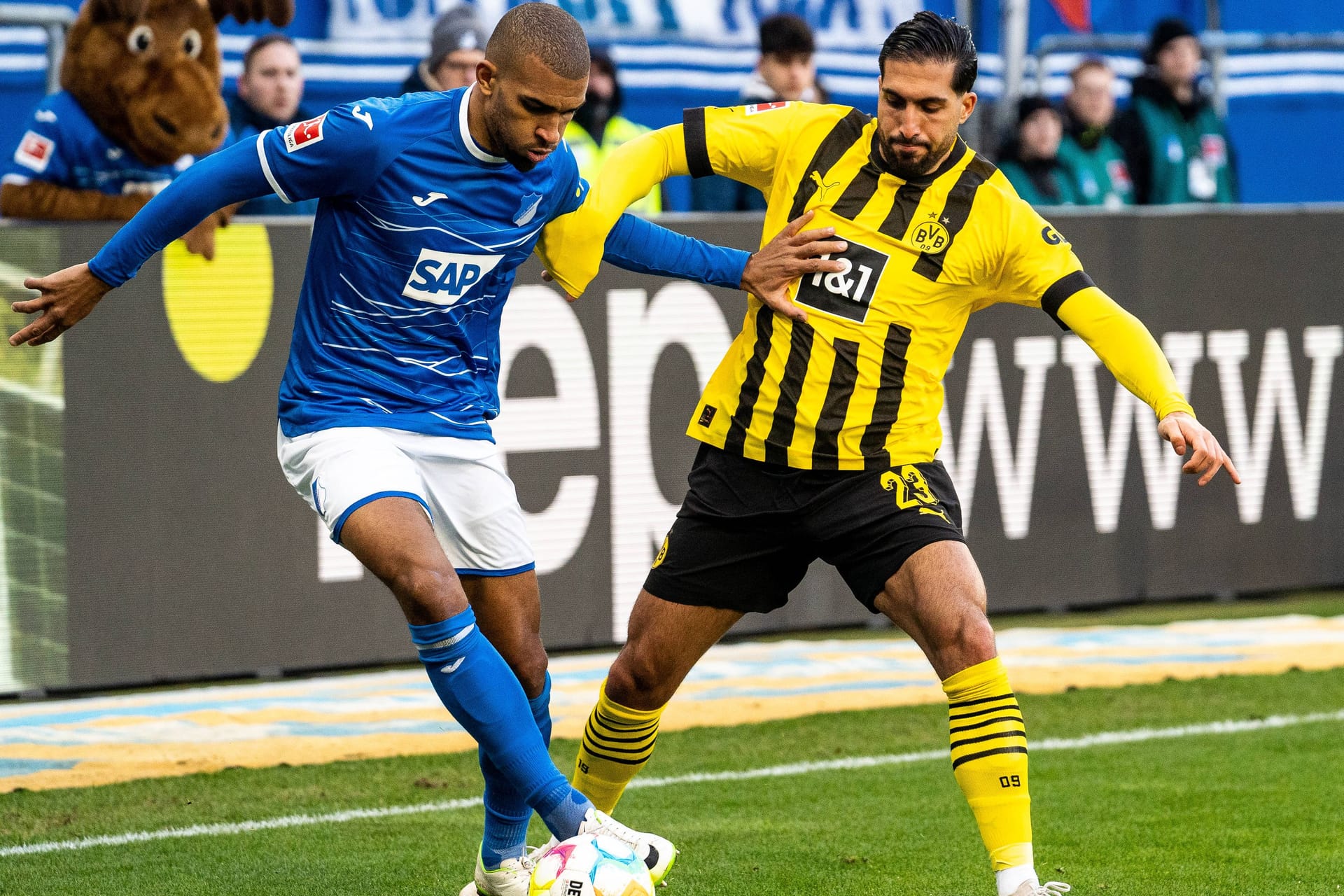 Streitthema: Dortmunds Emre Can (r.) im viel diskutierten Zweikampf mit Hoffenheims Kevin Akpoguma.