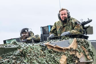 Bundesverteidigungsminister Boris Pistorius: Es werden weitere Leopard-2-Panzer in die Ukraine verlegt.