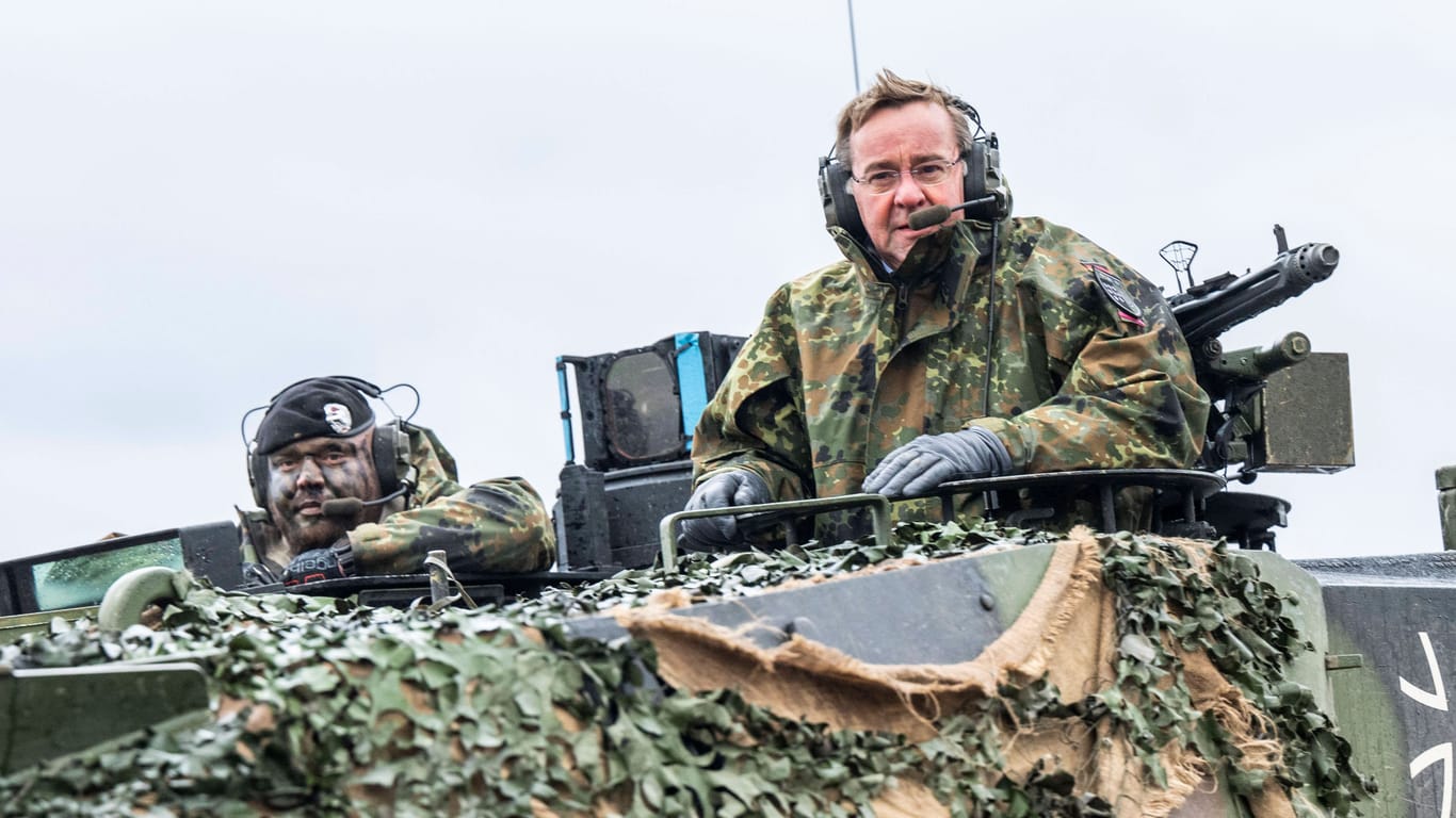Bundesverteidigungsminister Boris Pistorius: Es werden weitere Leopard-2-Panzer in die Ukraine verlegt.