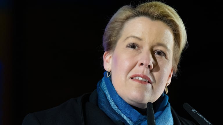 Franziska Giffey ist noch Regierende Bürgermeisterin von Berlin – und berichtet, deshalb angegriffen zu werden.