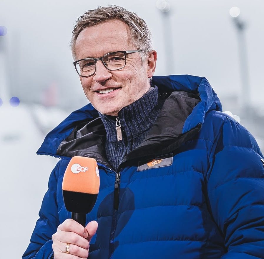 Norbert König moderiert den Wintersport.