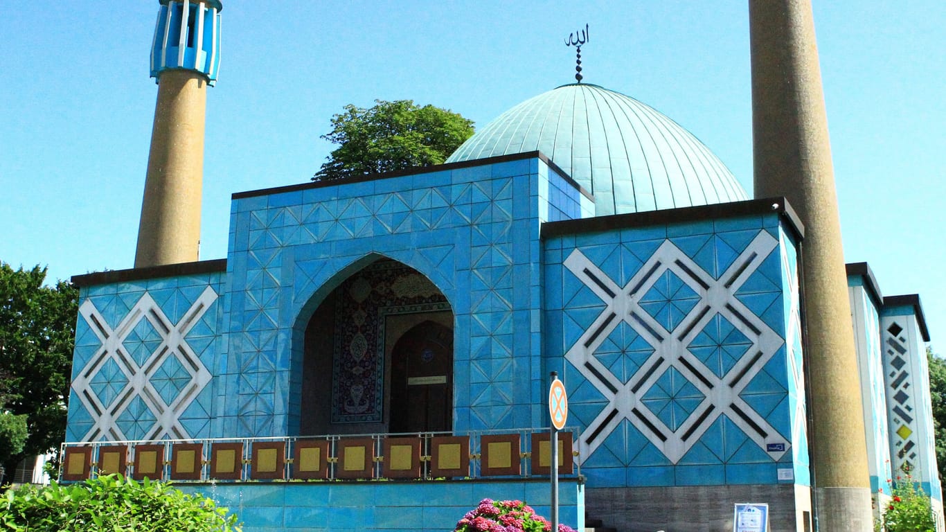 Die Blaue Moschee in Hamburg: Das Islamische Zentrum Hamburg darf nicht zur Buchmesse kommen. Die Blaue Moschee in Hamburg: Das Islamische Zentrum Hamburg darf nicht zur Buchmesse kommen.
