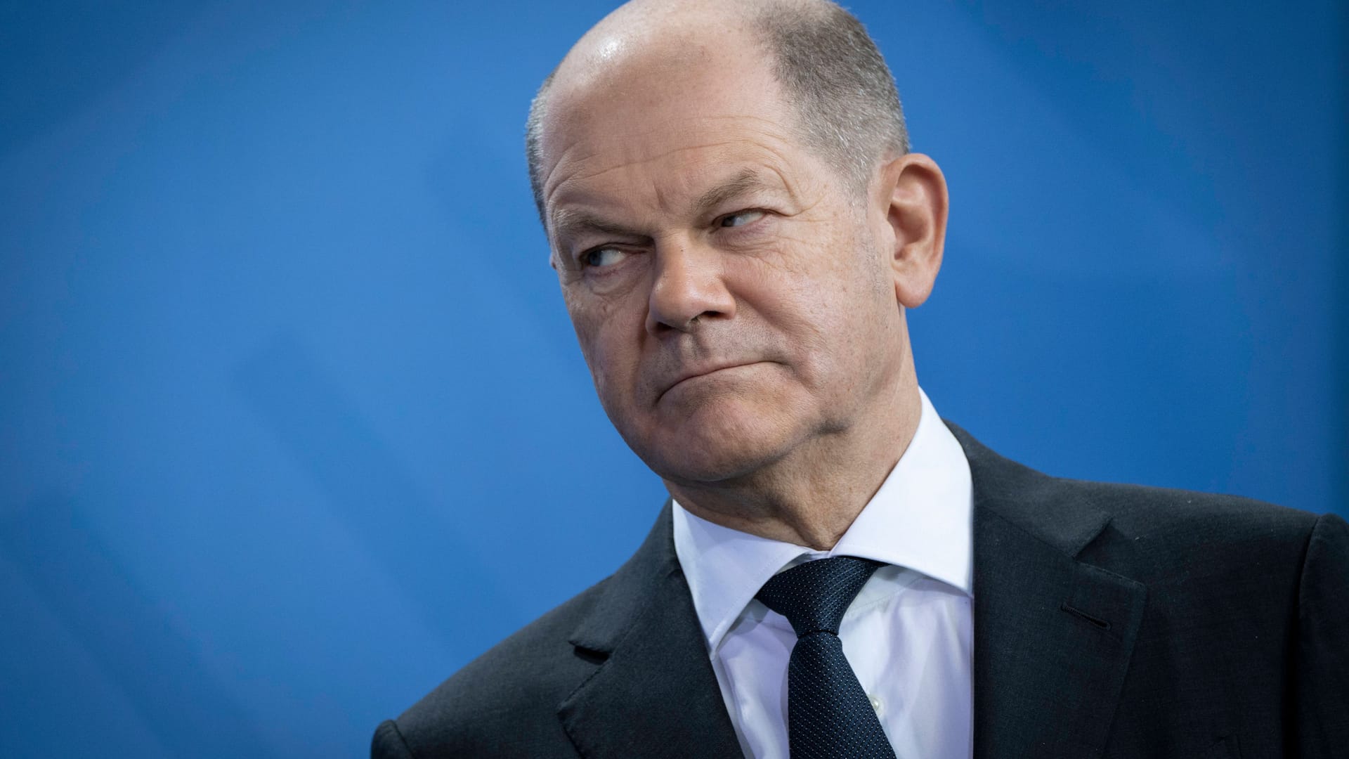 Skeptischer Olaf Scholz: Der Kanzler spricht lieber davon, dass die Ukraine den Krieg "nicht verlieren" dürfe.