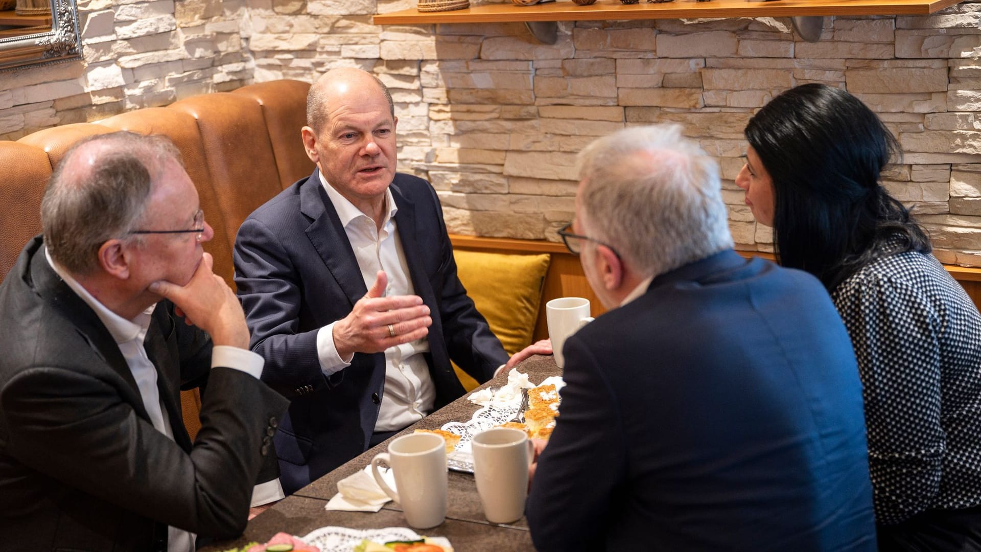 Bundeskanzler Scholz besucht die Bäckerei Künne in Hannover