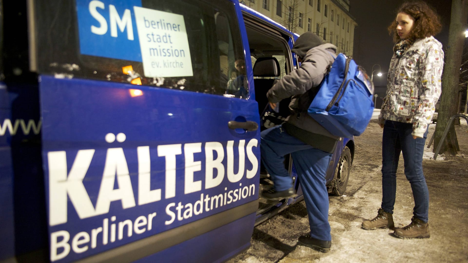 Kältebus der Berliner Stadtmission (Archivbild): Auf etwa 50 Anrufe die Nacht kommen drei bis vier Kältebusse. Kältebus der Berliner Stadtmission (Archivbild): Auf etwa 50 Anrufe die Nacht kommen drei bis vier Kältebusse.