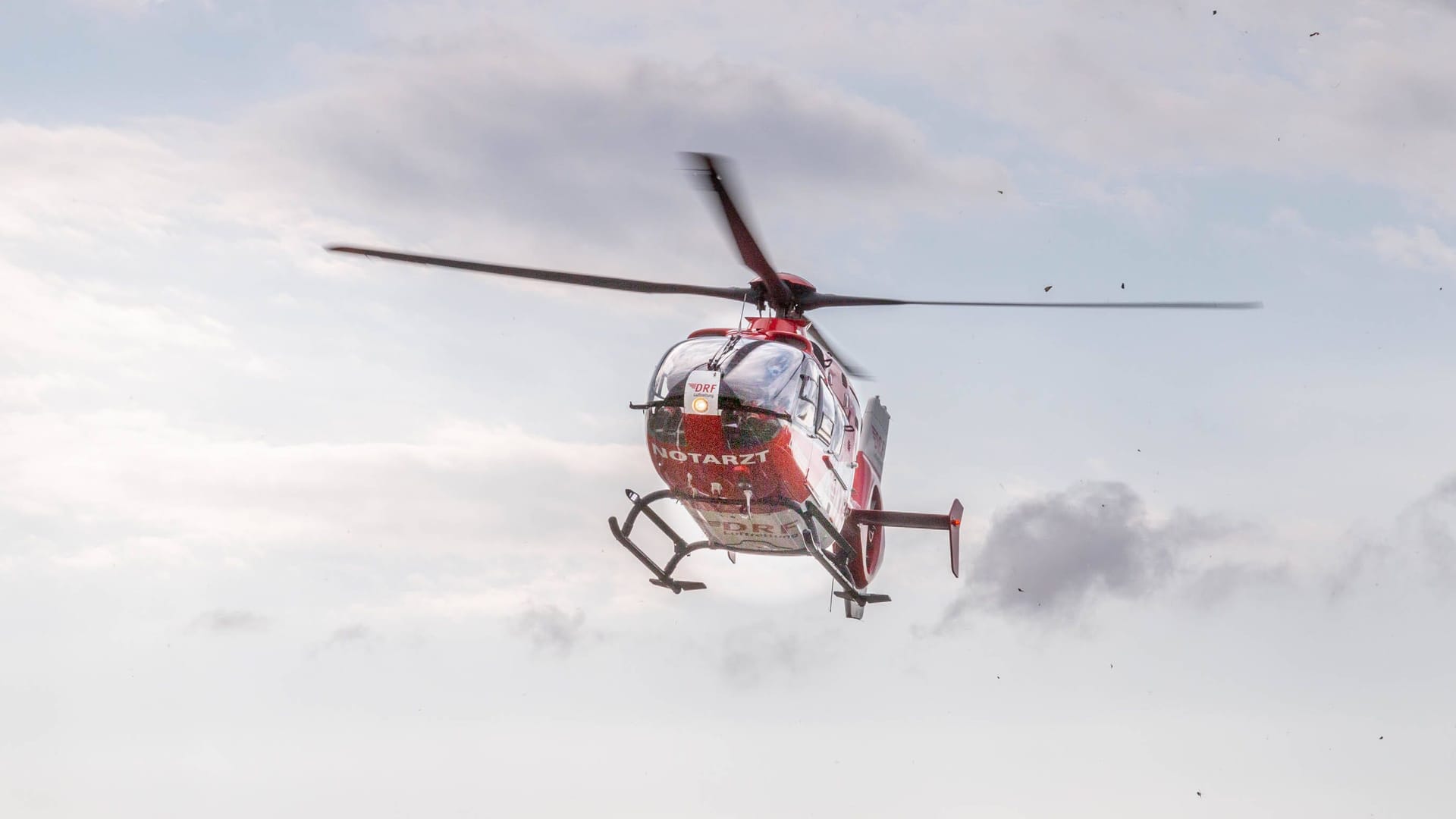 Ein Rettungshubschrauber im Einsatz (Symbolbild): Der Unfall ereignete sich zwischen der A37 und der A7.